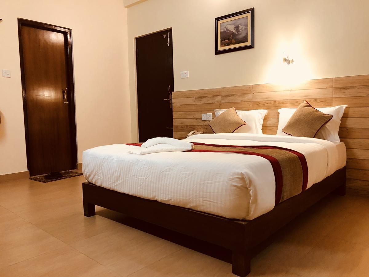 Hotel Guru Похара Екстериор снимка