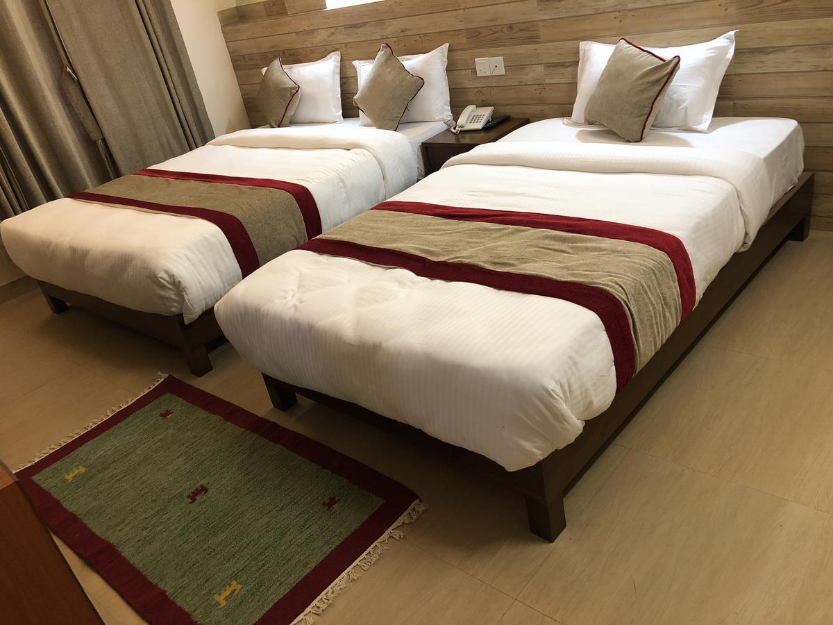 Hotel Guru Похара Екстериор снимка