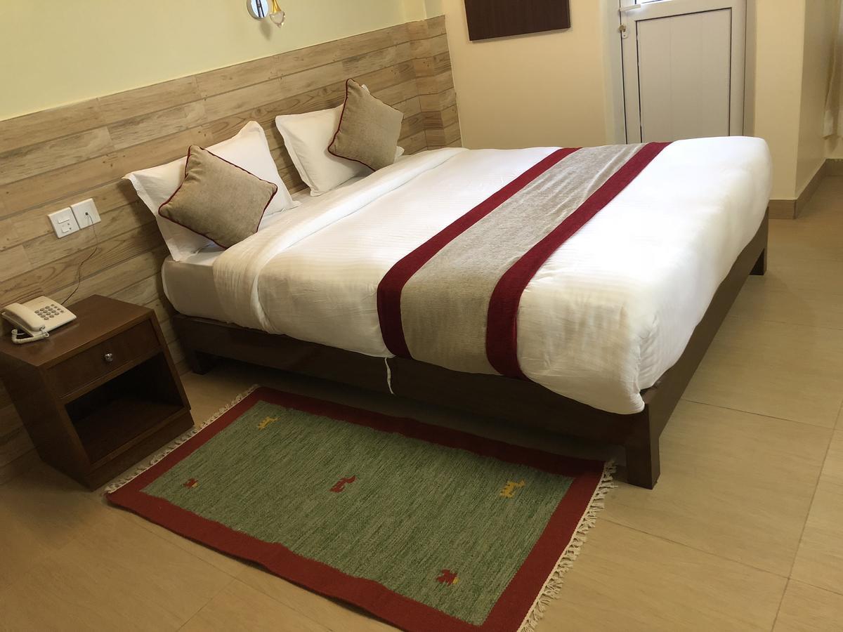 Hotel Guru Похара Екстериор снимка