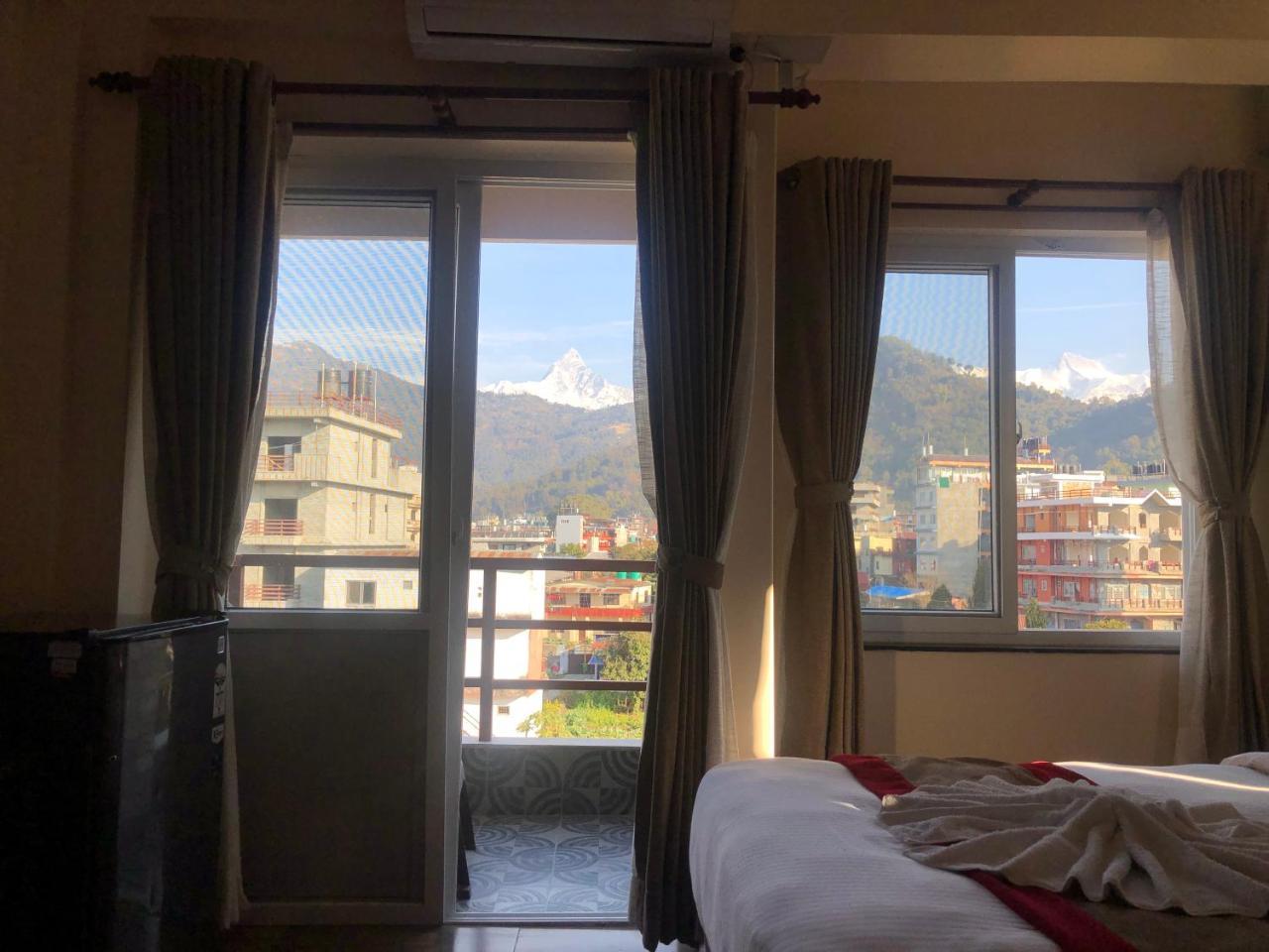 Hotel Guru Похара Екстериор снимка