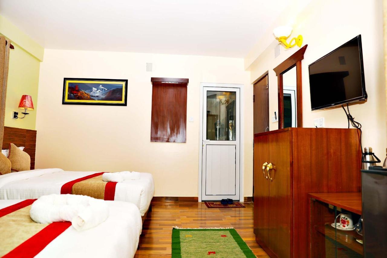 Hotel Guru Похара Екстериор снимка