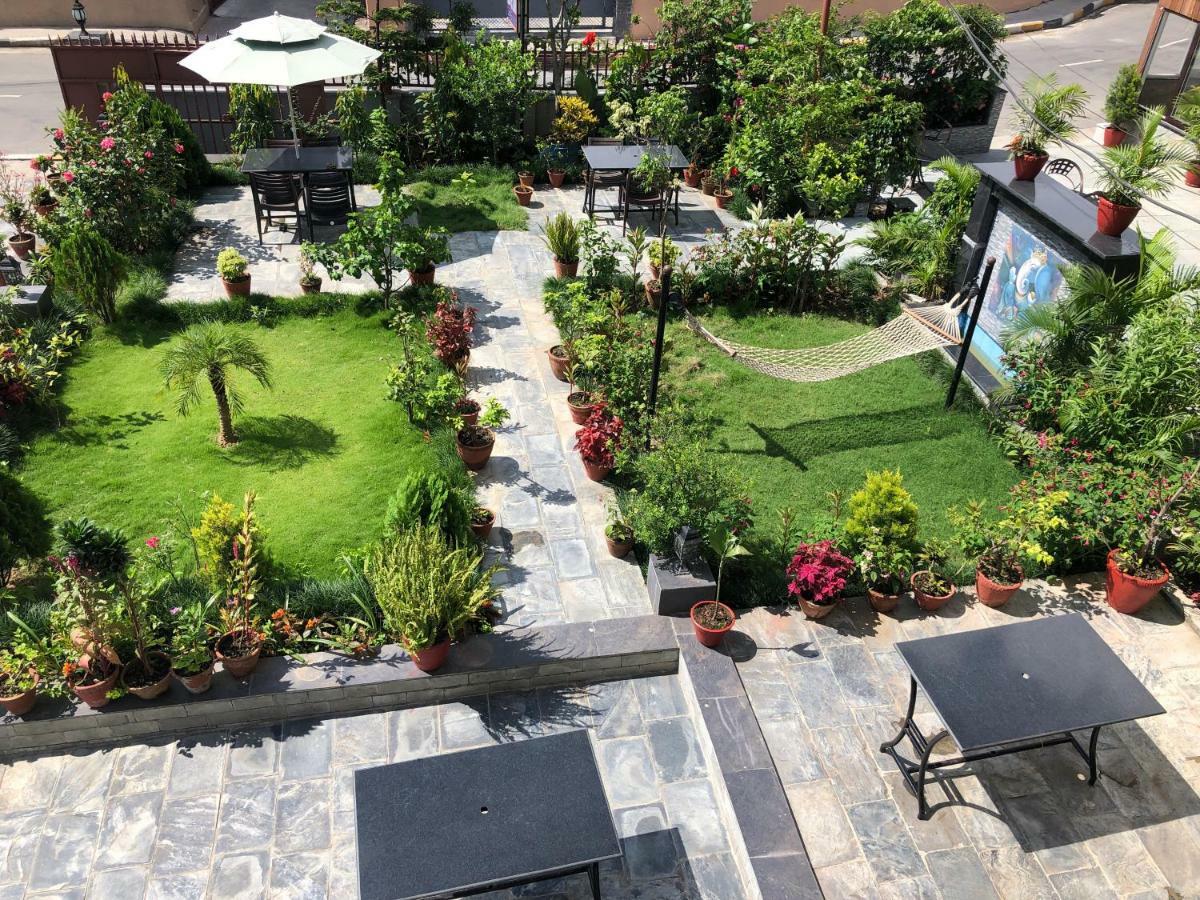 Hotel Guru Похара Екстериор снимка